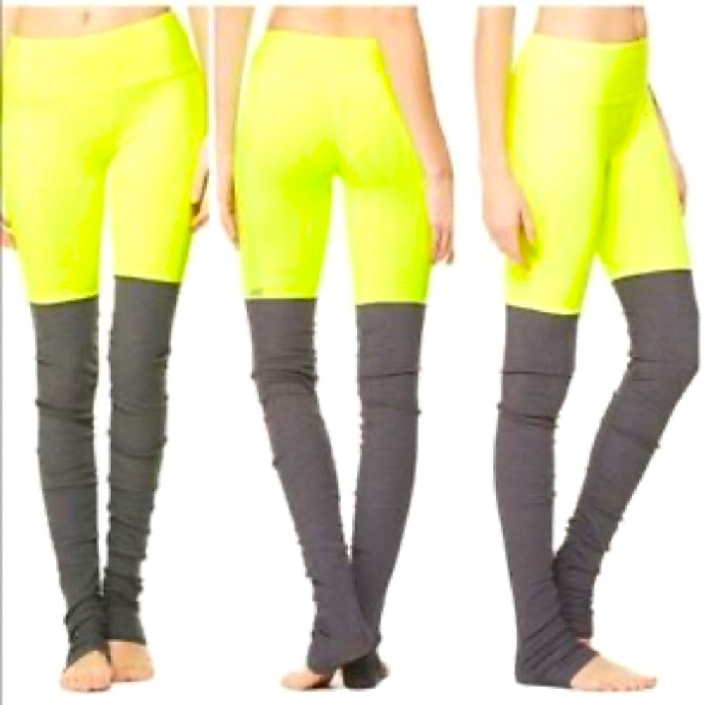 Low rise ALO-YOGA Goddess Ribbed Legging Over the heel!size M great for yoga 💛